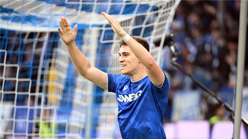 Schalke kassiert Niederlage in der Nachspielzeit beim KSC Karlsruhe jubelt spät - hier beim Ausgleich durch Marcel Beifus.