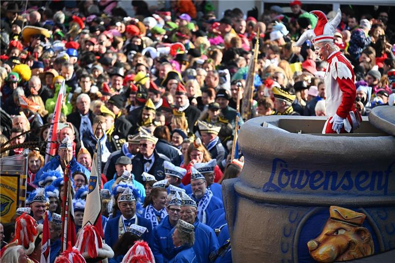 Karneval in Düsseldorf: «Für die regionale Wirtschaft ist der Karneval ein Lichtblick», sagt IW-Direktor Michael Hüther.