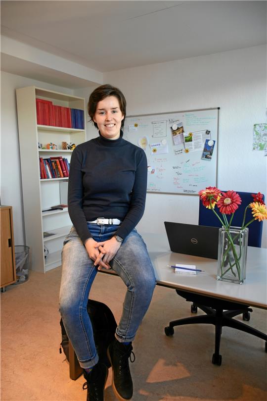 Karolin Fischer hat im September 2023 als Pastoralassistentin bei der Katholischen Kirche Nordharz begonnen. Drei Jahre dauert die Ausbildung zur Pastoralreferentin. Noch macht die 24-Jährige vieles zum ersten Mal: Vor einer Woche war ihr erstes Wort zum Sonntag in der Goslarschen Zeitung abgedruckt. Chapeau! Foto: Kempfer