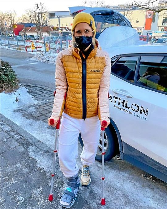 Karolin Horchler fällt mit einer Überbelastung im rechten Mittelfuß für einige Wochen aus. Die Biathlon-EM ist damit bereits nach einem Rennen vorbei.  Foto: Facebook