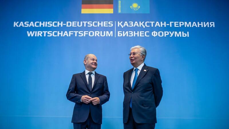 Kasachstan soll mehr Rohöl nach Deutschland liefern. Damit soll die PCK-Raffinerie in Schwedt besser ausgelastet werden.