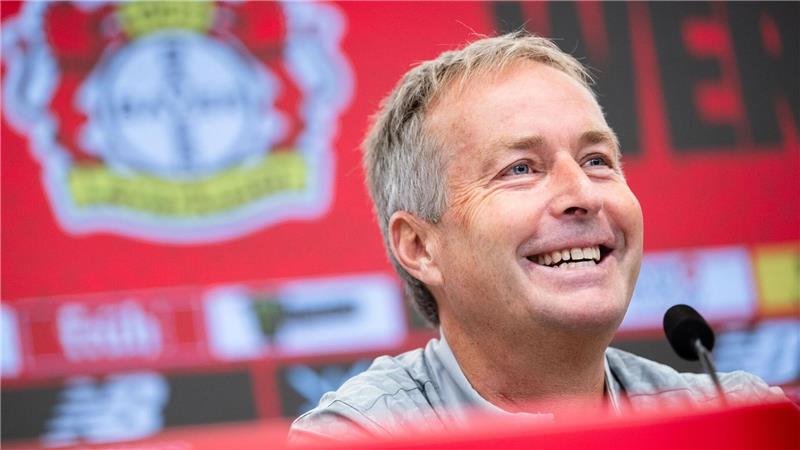 Kasper Hjulmand freut sich mit Christian Eriksen.