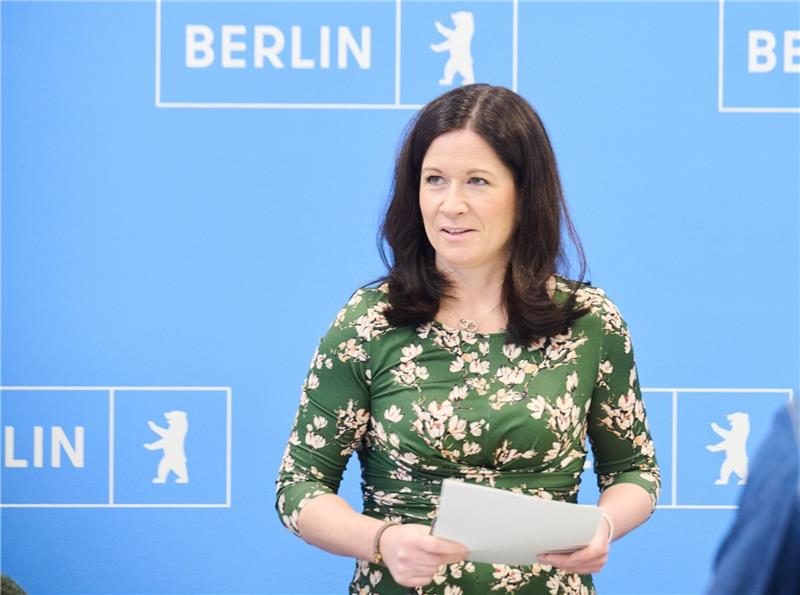 Katharina Günther-Wünsch (CDU), Berliner Senatorin für Bildung, Jugend und Familie, während einer Pressekonferenz in der Senatsverwaltung für Bildung, Jugend und Familie.