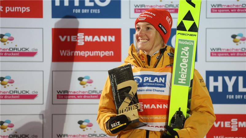 Katharina Schmid kämpft seit Jahren für eine Vierschanzentournee der Frauen. (Archivfoto)