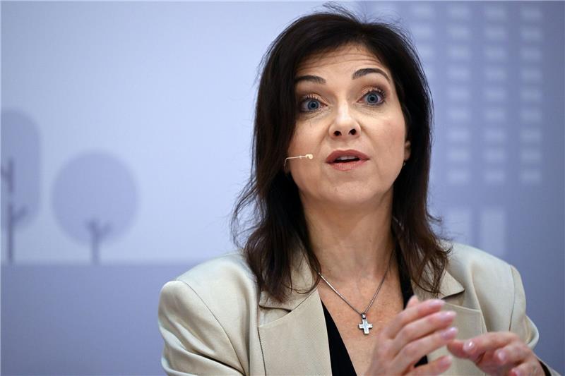 Heizungsgesetz - „fundamentale” Verbesserung gefordert Katherina Reiche, Vorstandsvorsitzende Westenergie und Vorsitzende des Nationalen Wasserstoffrates, spricht auf dem Podium in Essen.