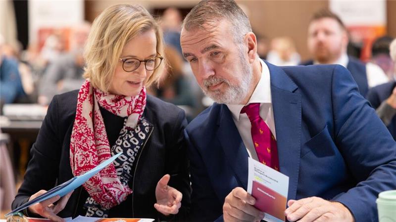 BSW stimmt Brombeer-Koalitionsvertrag in Thüringen zu Katja Wolf und Steffen Schütze sind Vorsitzende des BSW-Landesverbands Thüringen.