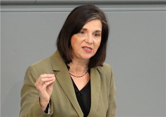 Katrin Göring-Eckardt (Bündnis90/Grüne) spricht im Deutschen Bundestag.