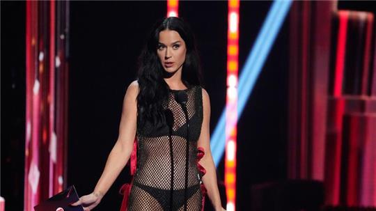 Katy Perry bringt ihr siebtes Album heraus.