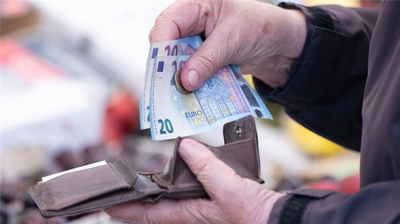 Kauf auf Rechnung oder Dispokredit: 73 Prozent haben laut einer Studie schon einmal eine Finanzierungsmöglichkeit genutzt. (Symbolbild)