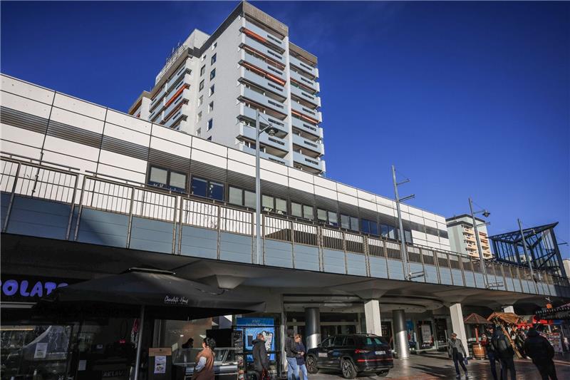 Kaufhaus-Gebäude in Leverkusen: Hier wollte die Modekette Aachener in Kürze eine Filiale eröffnen. Dieser Plan könnte nun überholt sein.