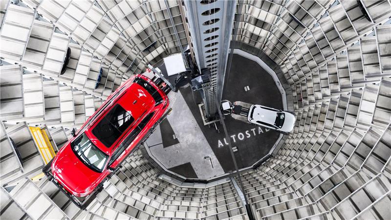 Auto-Städte leiden unter Schwund bei Gewerbesteuer Kaum eine Stadt ist so abhängig vom Auto wie Wolfsburg. (Archivbild)
