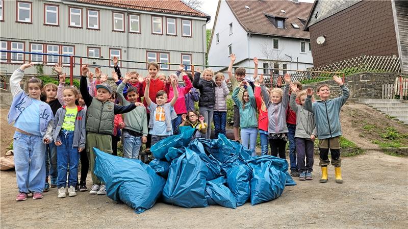 Kaum zu bremsen: Manche Schüler sind so fleißig, dass sie sogar etwas zu spät zum Gruppenfoto kommen. Foto: Skuza