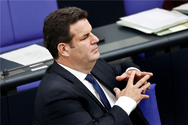 Kein Interessenskonflikt: Das Arbeitsministerium verteidigt die Besetzung eines Top-Postens mit einem Freund von Minister Heil.