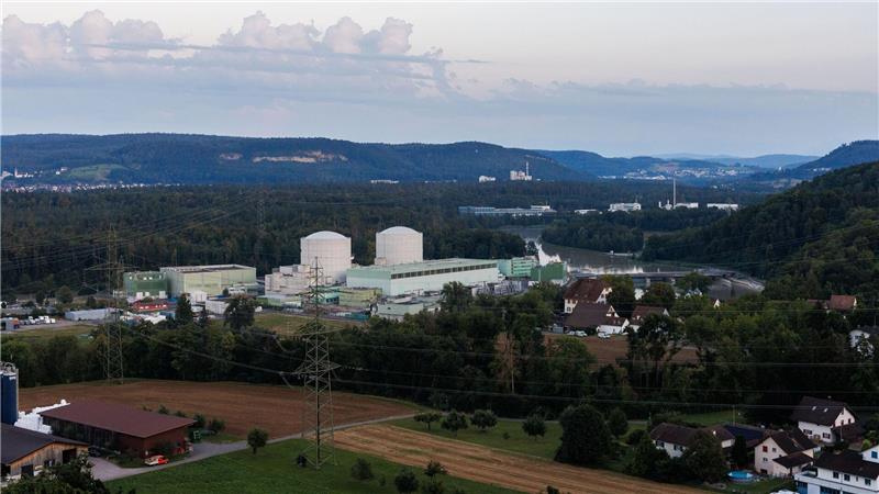 Schweizer AKW Beznau wegen der Hitze nun ganz vom Netz Kein Sicherheitsproblem, sondern Umweltauflagen: Deshalb wurden die Reaktoren im AKW Beznau heruntergefahren.
