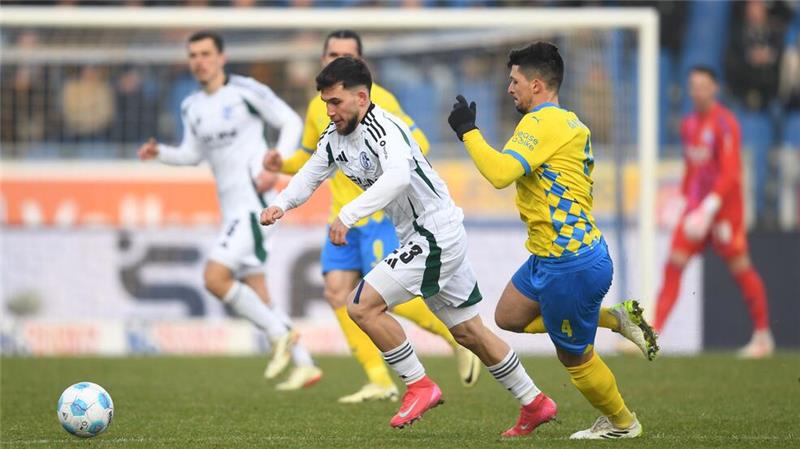 Schalke 04 enttäuscht beim 0:0 in Braunschweig Kein Sieger beim Spiel zwischen Eintracht Braunschweig und Schalke 04.
