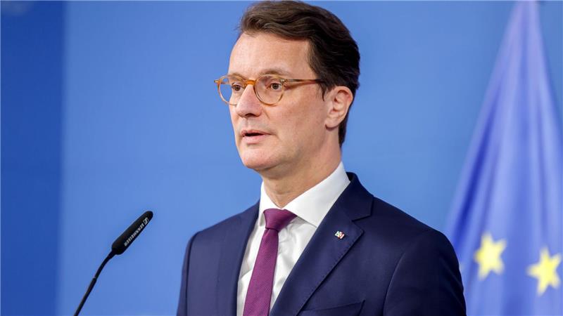 Ministerin Paul tritt zurück – Wüst setzt auf Neuanfang Kein guter Tag für Nordrhein-Westfalens Ministerpräsident Hendrik Wüst (CDU): Der Rücktritt seiner Fluchtministerin Josefine Paul (Grüne) setzt ihn unter Erklärungszwang.