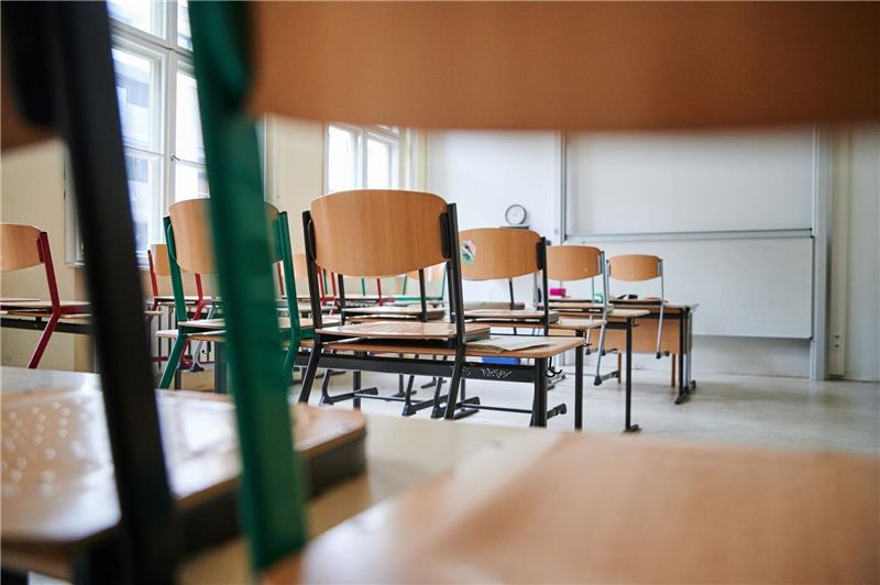 Faktencheck: Was die Wissenschaft zu Schulschließungen sagt Kein Unterricht in diesem Klassenzimmer: Hier eine Aufnahme aus dem Januar 2021.