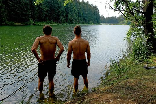 Keine Kreidefelsen auf Rügen, aber viel Grün am Kuttelbacher Teich: Die Freiizeitaktivitäten, die sich hier bieten, ziehen nicht nur Kurgäste an.