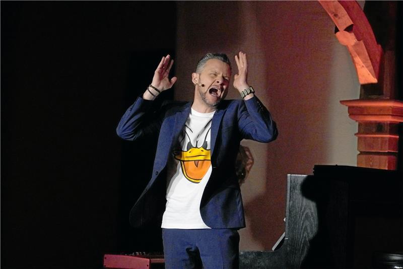 Keine Sekunde Ruhe: Tobias Mann präsentiert besonderen Inhalt in einem besonderen Stil.  Fotos: Schlegel