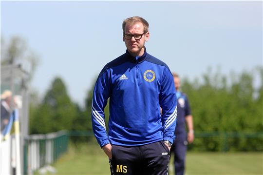 Keine guten Aussichten: Trainer Maximilan Schneider sieht eine neuerliche Niederlage der von ihm trainierten B-Junioren der TSG Bad Harzburg. Foto: GZ-Archiv