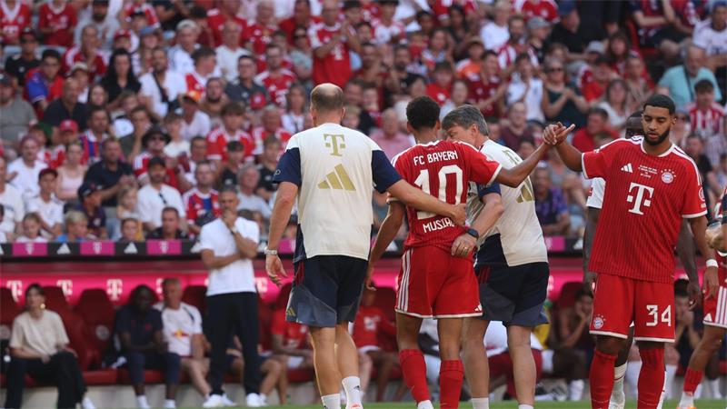 „Keine normale Phase.“ In der Saisonvorbereitung sorgten zwei Zusammenbrüche von Jamal Musiala für Schreckmomente beim FC Bayern. (Archivbild)  