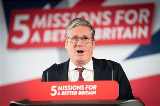 Keir Starmer von der Labour-Partei will gegen Premier Sunak gewinnen.