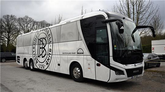 Kenneth Schuller beschäftigt sich in seiner Kolumne diesmal mit Mannschaftsbussen – hier der Mannschaftsbus der Deutschen Fußball-Nationalmannschaft.