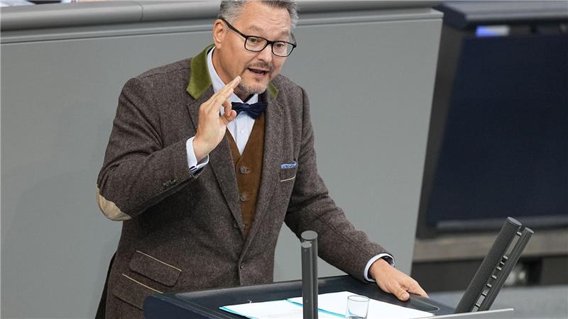 Keuter war durch einen „t-Online“-Bericht in den Fokus geraten, wonach er seine Freundin in seinem Bundestagsbüro beschäftige. (Archivbild)