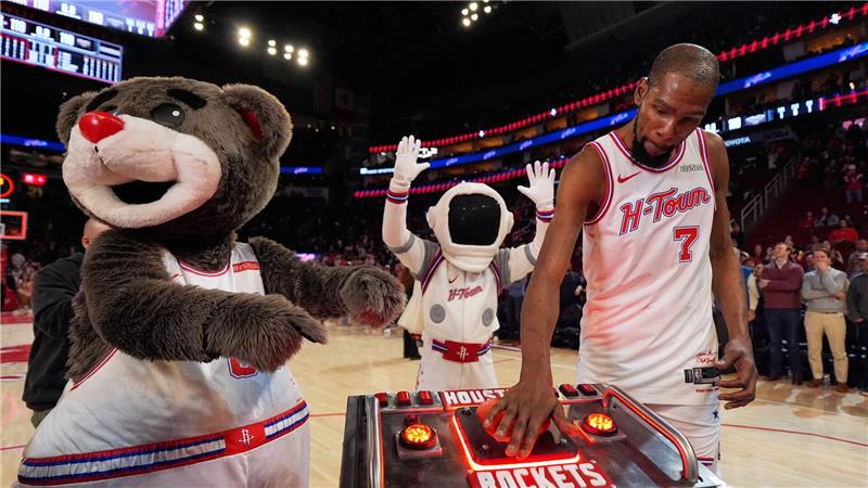 Kevin Durant überholte Nowitzki mit Freiwürfen kurz vor Schluss und feierte danach den Sieg der Rockets.