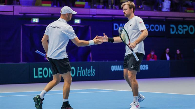 Kevin Krawietz (r) und Tim Pütz haben das Finale bei den US Open erreicht. (Archivbild)