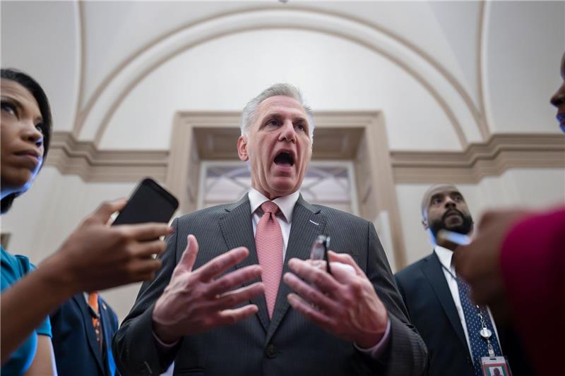 Bericht: Im US-Schuldenstreit soll sich Einigung abzeichnen Kevin McCarthy, Sprecher des US-Repräsentantenhauses, äußert sich zu den Verhandlungen zur Schuldengrenze.