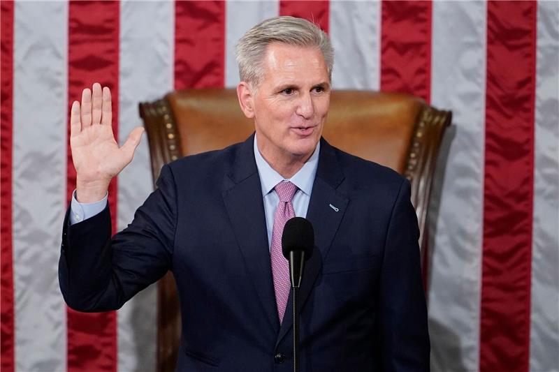 McCarthy neuer Vorsitzender des US-Repräsentantenhauses Kevin McCarthy bei seiner Vereidigung als Sprecher des Repräsentantenhauses im Kapitol.
