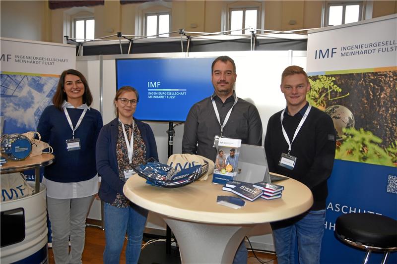Khatia Dzebisashvili, Anna Klink-Meyfarth, Tobias Schramm und Matthis von Beöczy von der IMF. Foto: Berg
