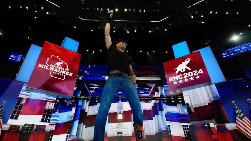 Kid Rock bei Republikaner-Parteitag: „Kämpft, kämpft“ Kid Rock tut beim Parteitag der Republikaner seine Unterstützung für Trump kund - musikalisch.