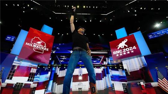 Kid Rock tut beim Parteitag der Republikaner seine Unterstützung für Trump kund - musikalisch.