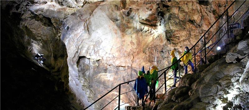 Kids in der Iberger Tropfsteinhöhle.  Fotos: HEZ