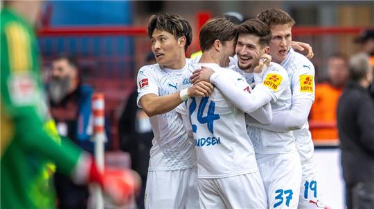 Kiel feiert den ersten Auswärtssieg der Saison. 