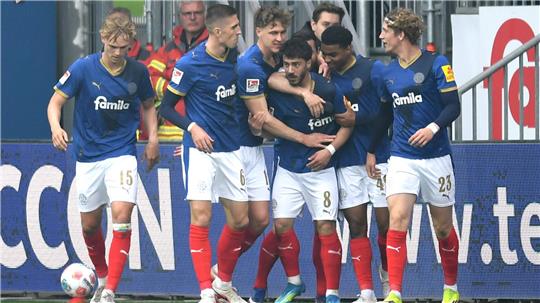 Kieler Jubel gegen Kaiserslautern.