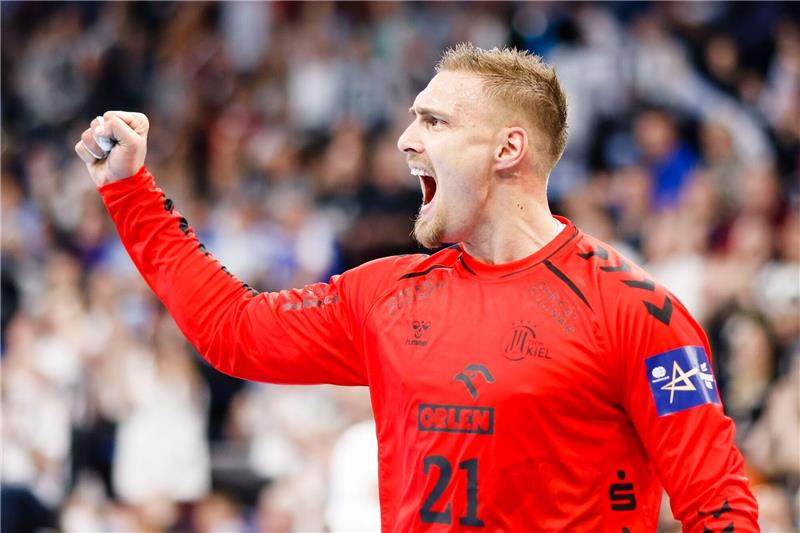 Handball-Torwart Quenstedt muss Hannover verlassen Kiels Torwart Dario Quenstedt jubelt nach einer Parade.