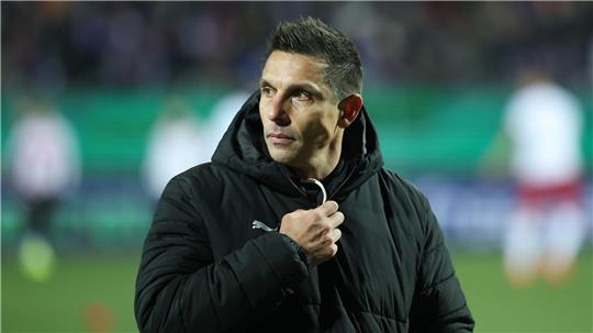 Kiels Trainer Marcel Rapp lobt seinen Kollegen aus Hannover. 