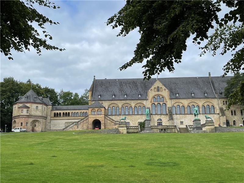 Kaiserpfalz: Freier Eintritt für Jugend, Rentner zahlen vollen Preis Kiffen vor der Kaiserpfalz? In der Theorie soll dies bald möglich sein. Archivfoto: Kleine