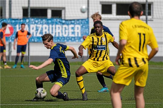 Kilian Kirchner (li.) ist ein gutes Beispiel für die erfolgreiche Jugendarbeit der JSG Goslar. Vergangene Saison spielte er bei den A-Junioren in der Landesliga, aktuell übernimmt er viel Verantwortung bei den Bezirksliga-Herren. Foto: Drechsler