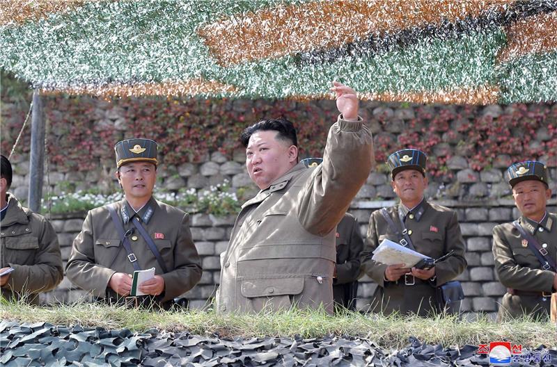 Drohender Atomtest: Machthaber Kim geht hohes Risiko ein Kim Jong Un bei einer Militärübung für Luftangriffe der koreanischen Volksarmee.