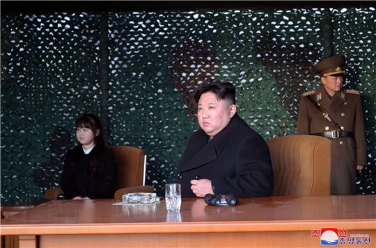 Kim Jong Un mit seiner Tochter.