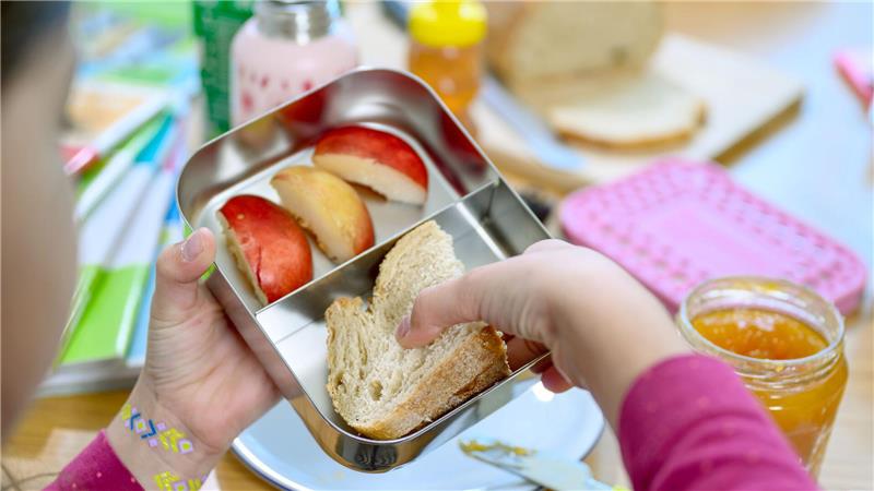 „Das mag ich nicht!“ - Wie Schulessen helfen könnte Kinder mit wählerischem Essverhalten aßen laut der Studie eher Fleisch, Fisch und Obst, wenn dieses in der Schulkantine auf dem Teller kam. (Symbolbild)