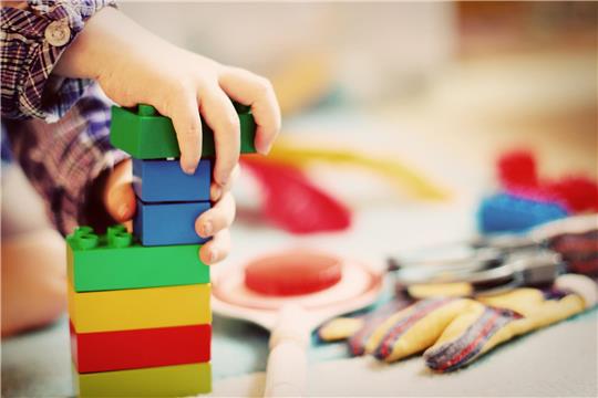 Kinder werden im Landkreis Goslar in Kitas und bei Tagespfelge betreut. Symbolfoto: Pixabay/Esi Grünhagen