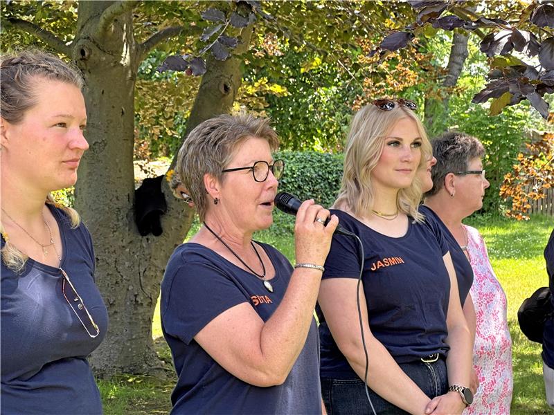 Kindergartenleiterin Sixta Feuerstake freut sich über den guten Besuch der Westeröder. Foto: Eggers