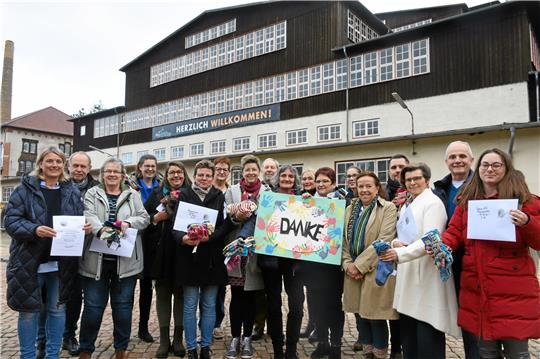 Kinderschutzbund und Kitas, Caritas und Frauenhaus: Viele Macher arbeiten dafür, dass die durch das Lions-Projekt finanzierten Kinder-Winterstiefel samt Stricksocken auch wirklich da ankommen, wo sie dringend benötigt werden.  Foto: Kempfer