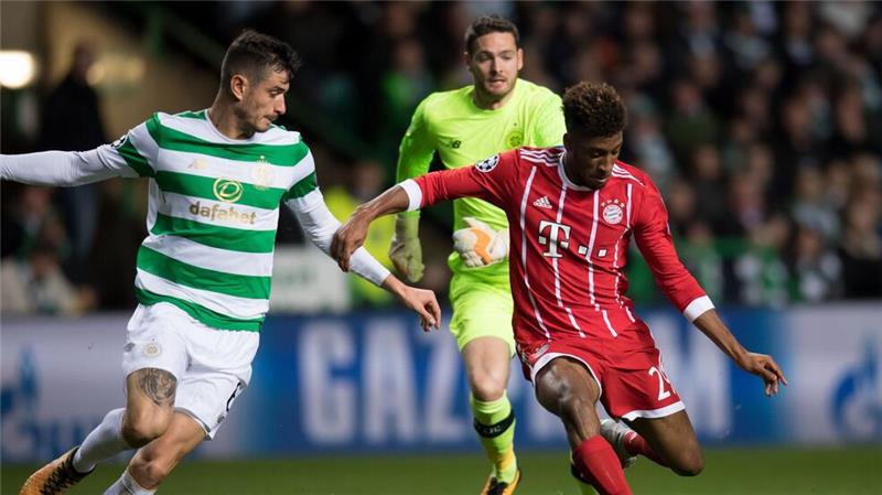 Bayerns Ehrenrunde auf Achtelfinal-Weg - „Krasse Atmosphäre“ Kingsley Coman (r) war beim letzten Bayern-Spiel im Celtic-Park Torschütze.