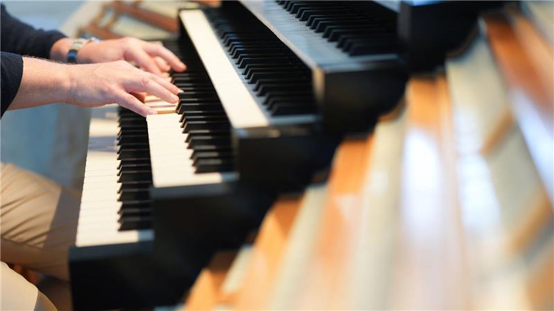 Kirchenmusikerinnen und Kirchenmusiker besitzen in vielen Gemeinden eine existenzielle Schlüsselfunktion mit ihrer Musik - auch in Hamburg, Schleswig-Holstein, Mecklenburg-Vorpommern und Niedersachsen. (Symbolbild)